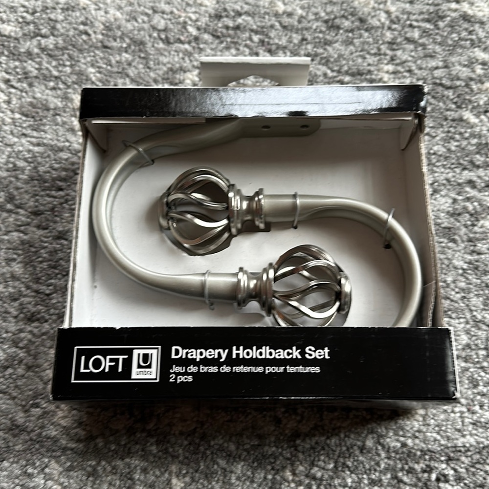 NIB New in Box Pair of Loft by Umbra Curtain Tie Backs in Nickel /Silver